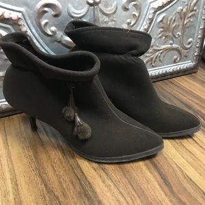 "Vintage" booties